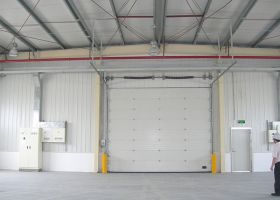 河南工業(yè)提升門廠家,客戶值得信賴的企業(yè)！【廣州奇翔】