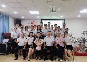 工業(yè)快速門廠家-廣州奇翔！進(jìn)行專業(yè)知識(shí)的培訓(xùn)！